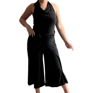 Flattering  Stretch Halter Jumpsuit White House Black Market Women's size Small